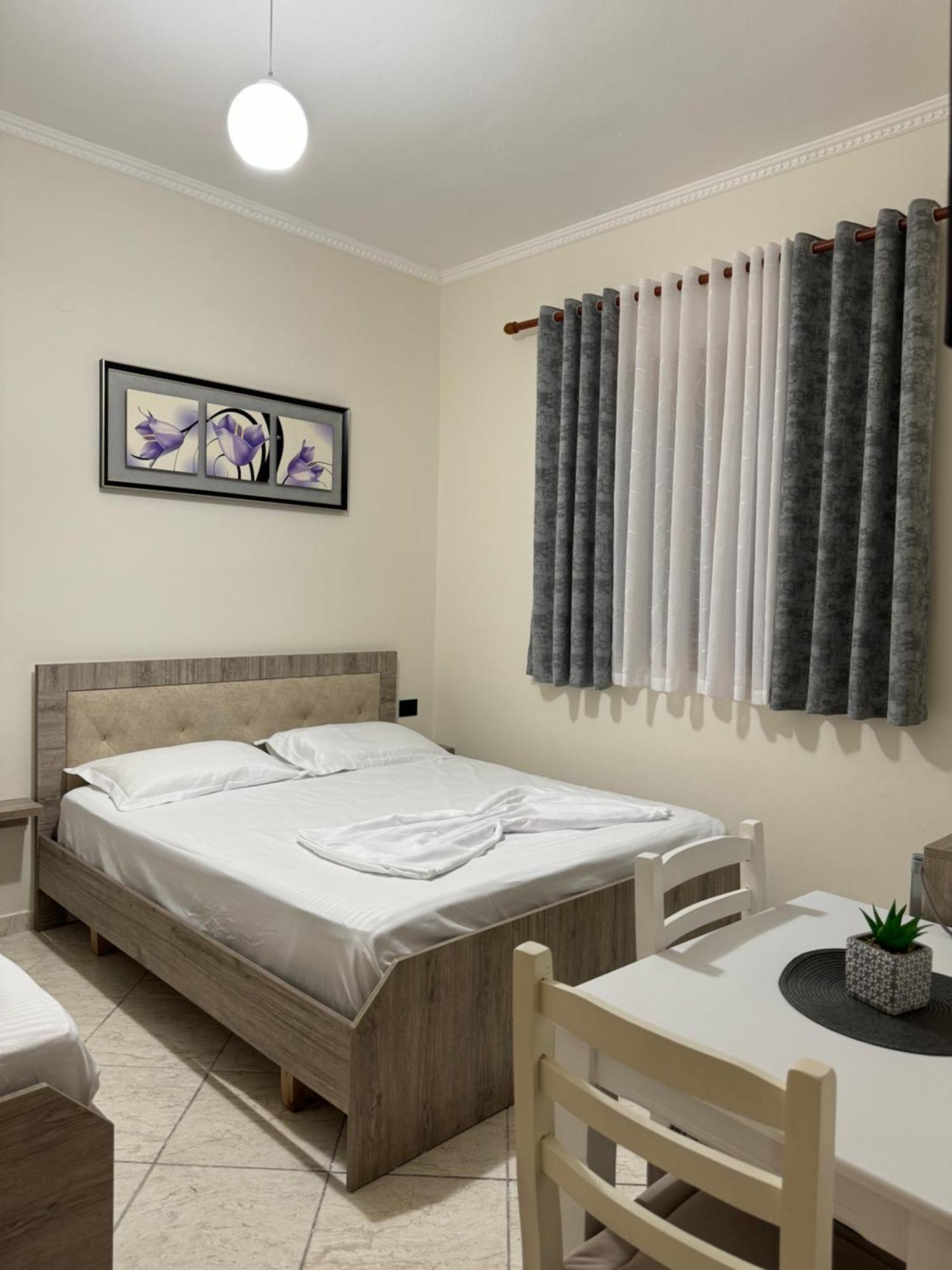 Vila Eljus Durrës Esterno foto
