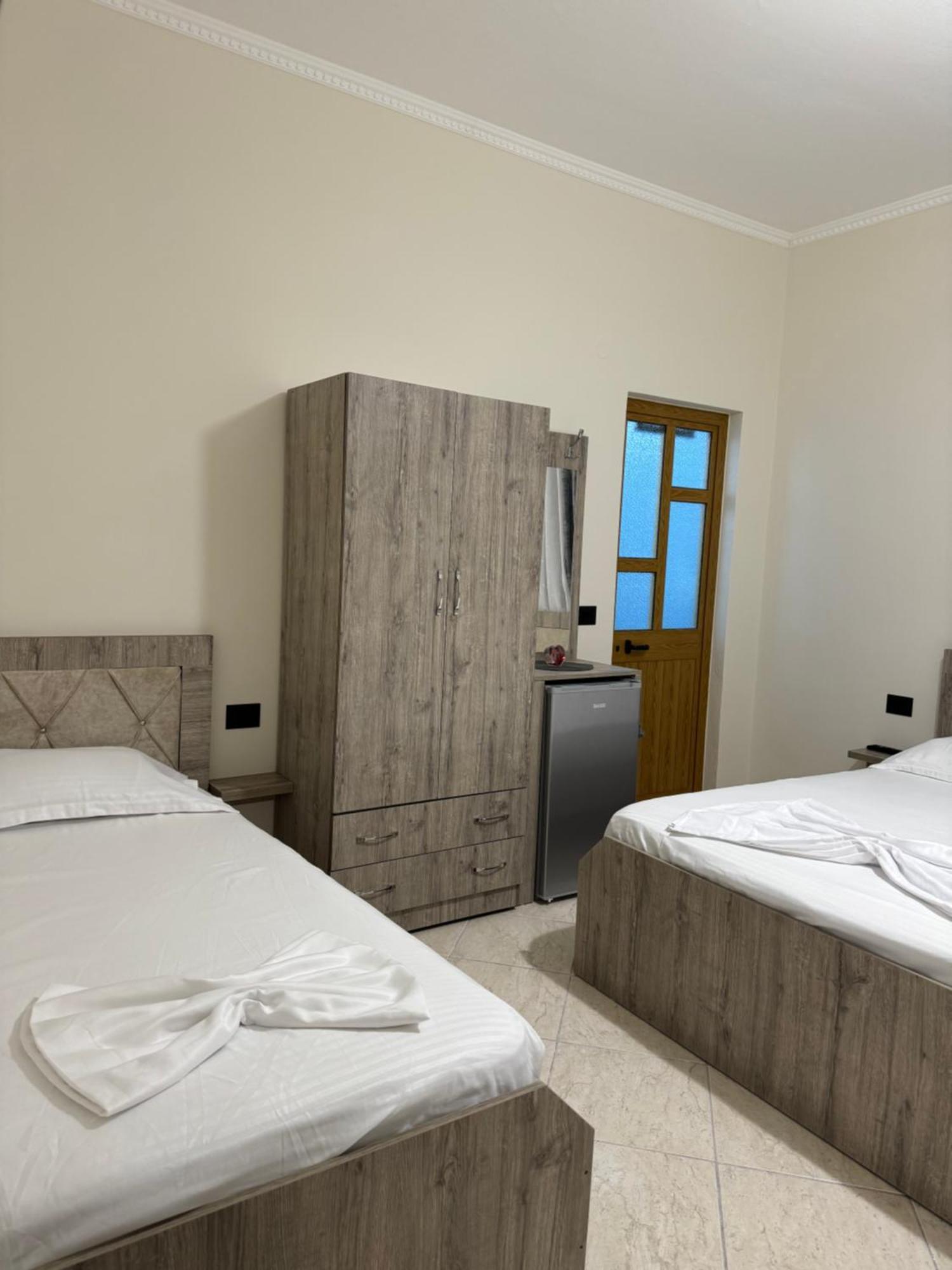 Vila Eljus Durrës Esterno foto